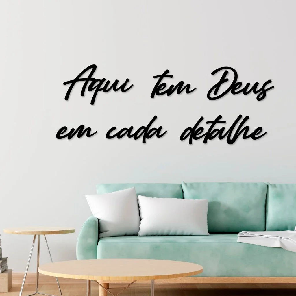 Frase Vazada Aqui Tem Deus – Feito em Madeira
